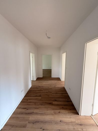 Erstbezug nach Sanierung | Helle 3-Zimmer-Wohnung mit Balkon und zusätzlichem Mansardenraum – Foto 4