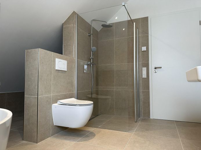 Bodentief geflieste Dusche