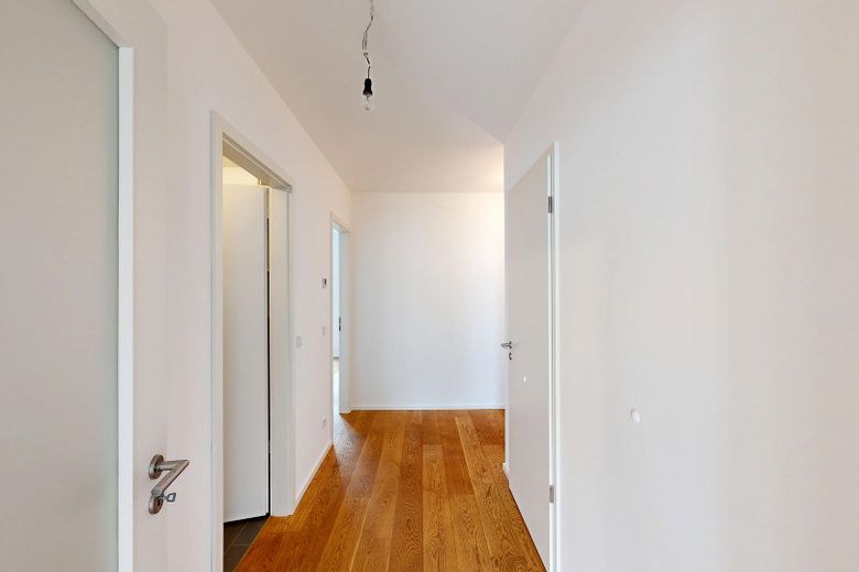 Moderno piso de 3 habitaciones con azotea, balcón y plaza de garaje subterráneo en HafenCity – Flur