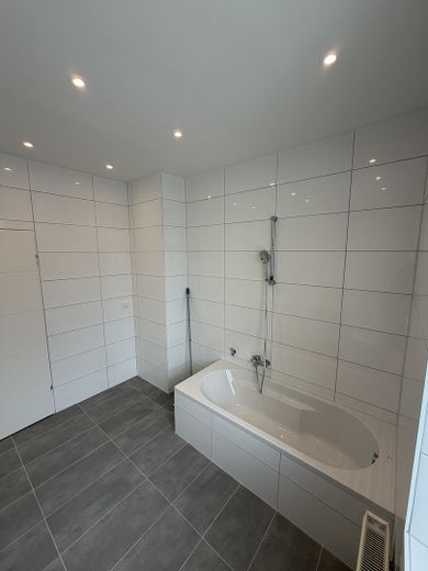 Kernsanierte 3 Zimmer Wohnung - WG geeignet – Foto 2