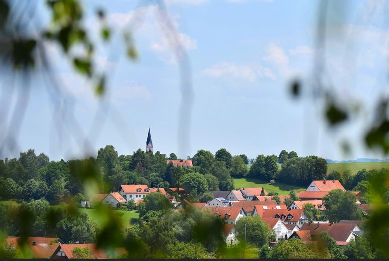 Sonnige 4-Zimmer Wohnung // Garten, EBK und hohen Decken // Neubau in Langenbach – Aussicht Langenbach 