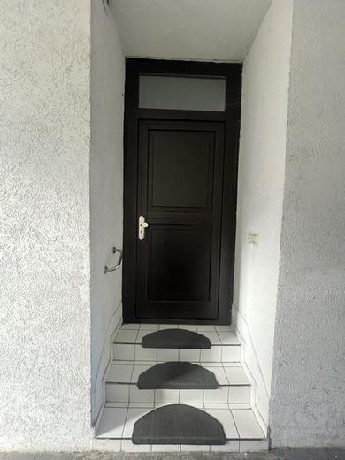 Gepflegte 1,5-Zimmer-Wohnung in Mannheim-Neckarau – ideal für Eigennutzer oder Kapitalanleger – Separater Eingang, drei Stufen