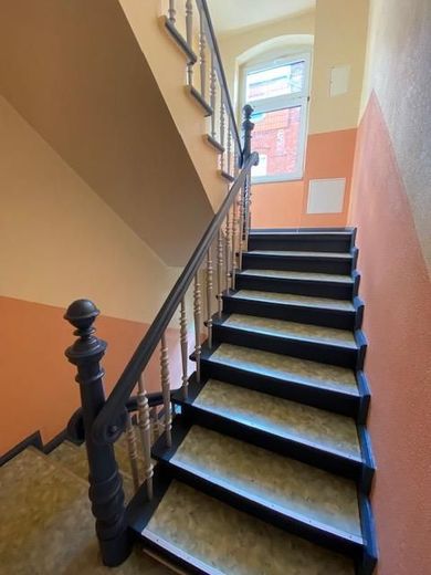 WG taugliche  2-R-Wohnung in MD-Sudenburg san. Altbau; im 2.OG 43²  mit EBK .zu vermieten . – Treppenhaus