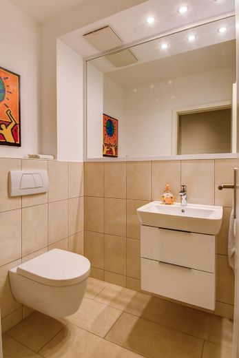 Central, accessible comfort apartment with Baltic Sea views – Gäste-WC