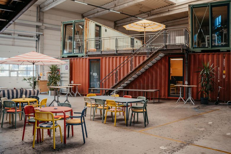 Uffici in container marittimi ristrutturati a Hallig Hanken – Communitybereich