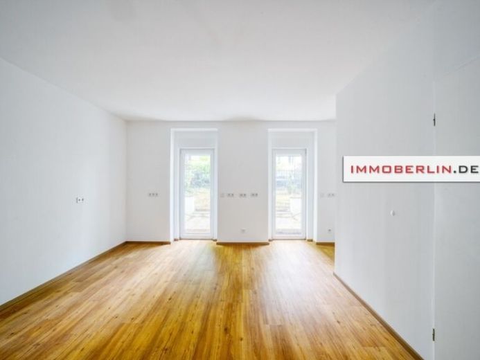 IMMOBERLIN.DE - Toplage! Komfortable Altbauwohnung mit Terrassen, Garten & großem Wintergarten – Foto 1