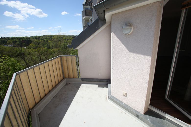 Comfortable 3-room maisonette apartment with balcony and underground garage in Plauen – Balkon