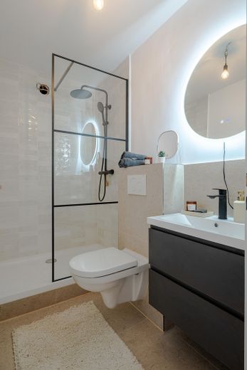 Move in and feel at home – modernized terraced house – Badezimmer