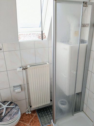 Bad mit Dusche und Gastherme