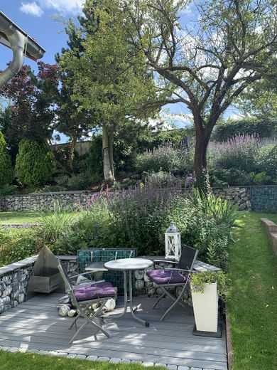 Gartenteil mit Brunnen