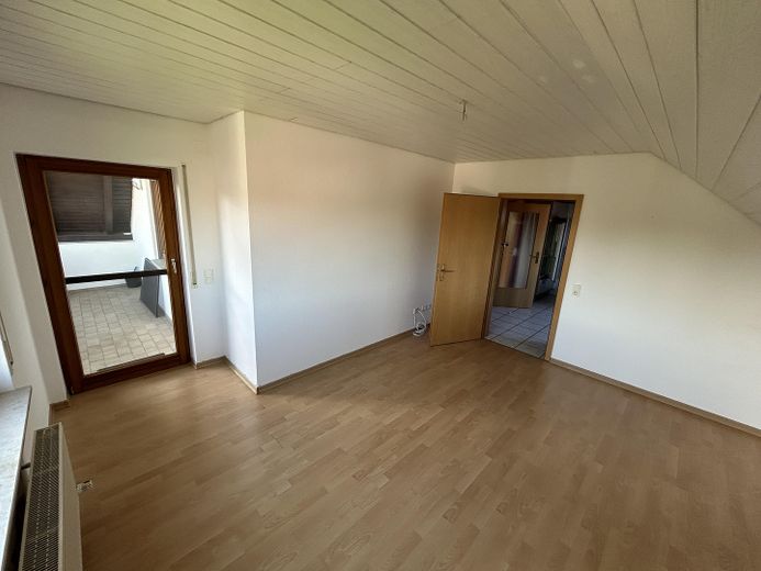3,5-kamerappartement met balkon in Neuhütten (Wüstenrot) – Wohnzimmer