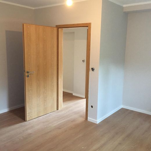 Perfectly renovated 3-room apartment with a beautiful view – First occupancy after renovation – Schlafzimmer
