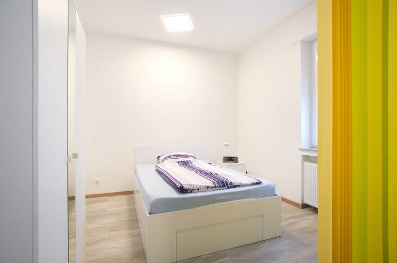 Helle, gut renovierte und möblierte Wohnung mit Gartenplatz, schickem, großem Duschbad und Internetzugang, für den beruflichen Aufenthalt – bb358e61ab389cd879b7a9471f4b04989041a5e2.jpg