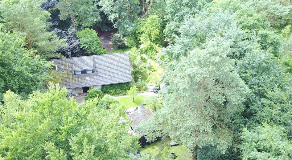 EINZIGARTIG 3 HÄUSER,GROßFAMILIEN-OASE MIT PRAXIS-POTENZIAL,HAMBURGER SPECKGÜRTEL – Aktuelle Bebauung Haupthaus