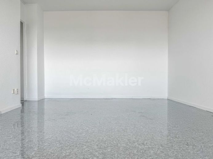 Bezugsfreie 2-Zimmer-Wohnung mit Westbalkon, Aufzug & Einbauküche – फोटो 1