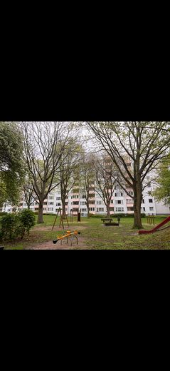 Vollständig renovierte Wohnung mit drei Zimmern sowie Balkon und Einbauküche in Salzgitter – Rückansicht