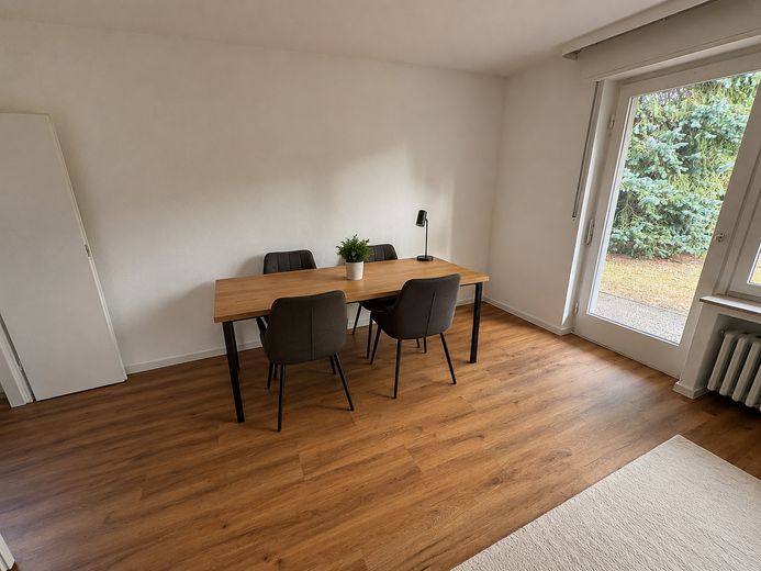 Appartement moderne avec nouvelle cuisine équipée, terrasse et mobilier partiel – disponible immédiatement ! – Essbereich