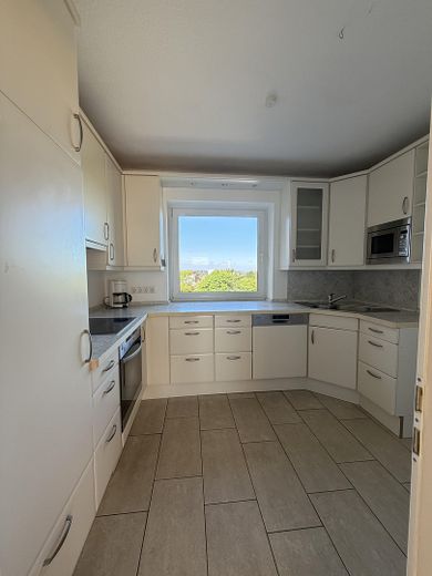 Penthousewoning met groot dakterras en nabij de Förde van particulier – Einbauküche