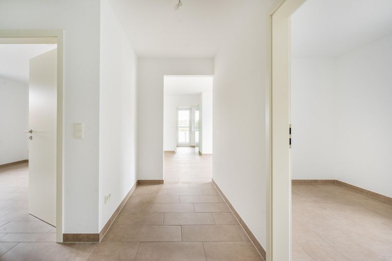 * Ampio appartamento di 3,5 locali | 94 m² | cucina componibile e balcone * – Flur