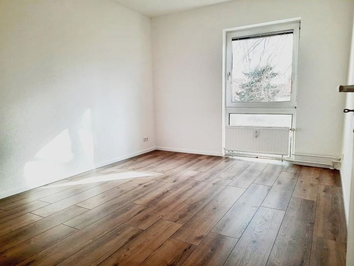 3-Zimmer-Wohnung (72 m²) mit Südwest-Balkon & Stellplatz – umfassend saniert (Provisonsfrei) – Schlafzimmer 1