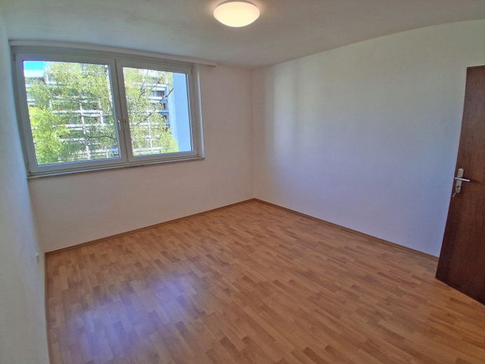 Helle 3-Zimmer Wohnung 70 m2 München Unterhaching mit Balkon Erstbezug nach Vollrenovierung – Schlafzimmer