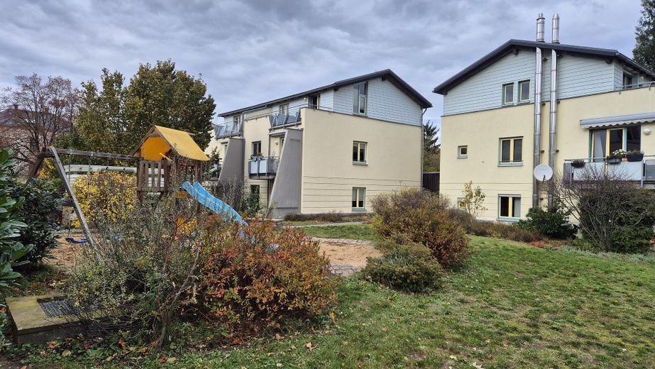 Приваблива 4-кімнатна квартира із садом і терасою в Радебойлі – Gemeinschaftsgarten
