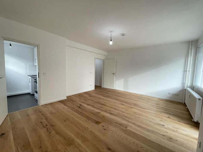 Odnowione mieszkanie 1-pokojowe z kuchnią, łazienką i balkonem – najlepsza lokalizacja w sercu frankfurckiej dzielnicy Westend – Zdjęcie 1