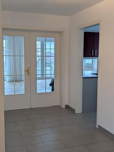 Exclusive 3-Zimmer-Etagenwohnung in Bestlage - Komfortabel, barrierefrei, Lift & ideal für Paare – Flur 1
