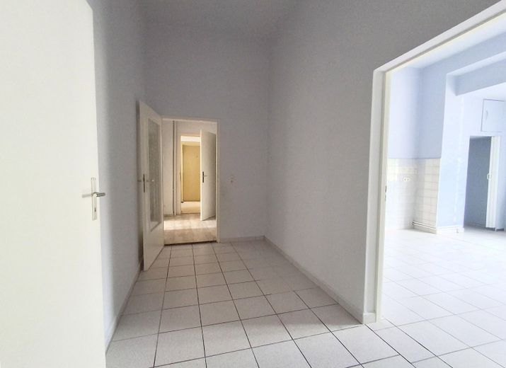 2-Zimmer-Wohnung mit 88 m² im 1. OG – unrenoviert – Foto 5