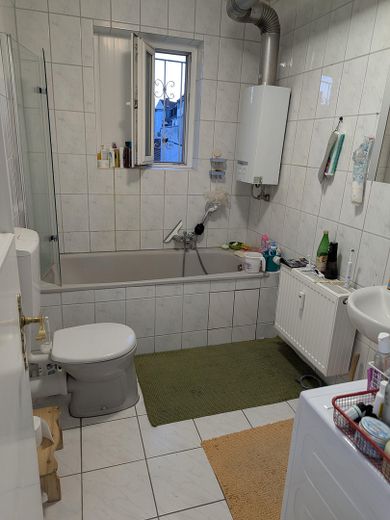 Renovierte und möblierte Wohnung in Top-Lage – Badezimmer