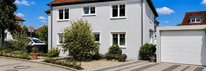 VON PRIVAT: Besondere Stadtvilla mit Wintergarten nahe der Europäischen Schule in BV-Dortelweil – Willkommen zu Hause !
