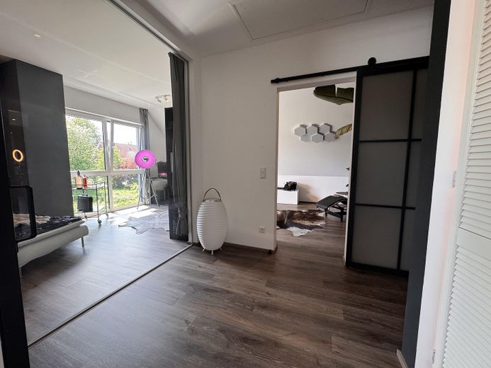 Modernes Premiumhaus mit High-End-Ausstattung und nahezu energieautarker Technik in Herford – Flur (oben)