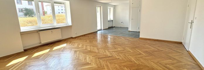 Modernisierte 3-Zimmer Wohnung – Wohnzimmer