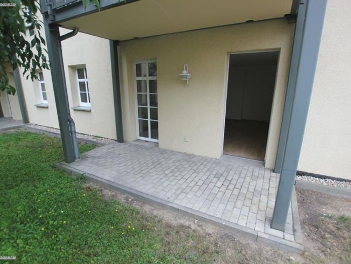 Piso de 2 habitaciones en el barrio este: espacio diáfano con terraza y ascensor. (WE03) – Foto 1