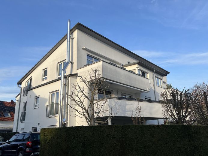 Großzügige 4,5-Zimmer-Wohnung in Wolfschlugen - provisionsfrei – Außenansicht