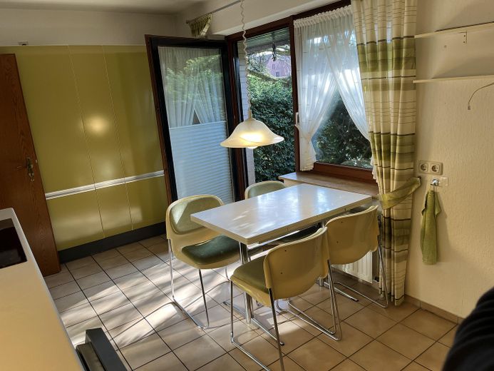 Küche mit Terrassentür