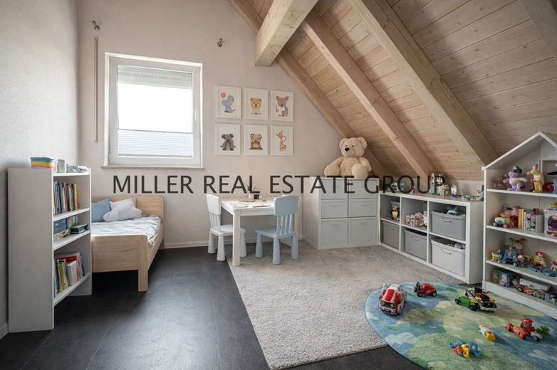 5-Zimmer-Maisonettewohnung in Kösching kaufen - großzügige Eigentumswohnung mit Balkon und zwei Stellplätzen nahe Ingolstadt! – Visualisierung - Möblierung beispielhaft