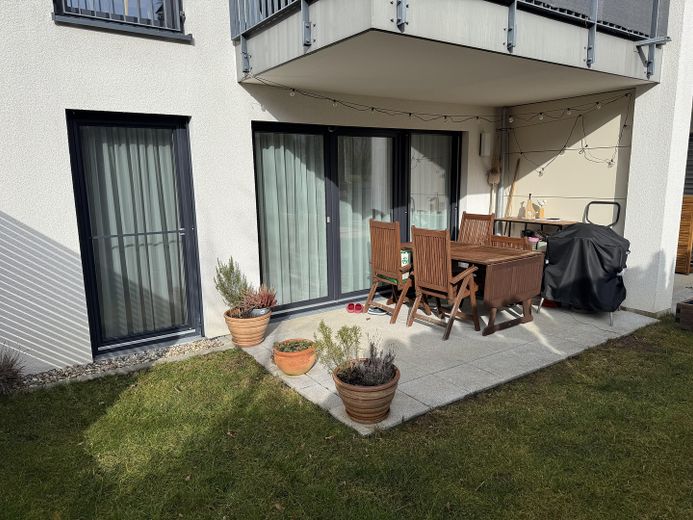 Nowoczesne, bezbarierowe 3-pokojowe mieszkanie z ogrodem (rok budowy 2016) – spokojna lokalizacja na skraju lasu w Leinfelden – Terrasse/Garten