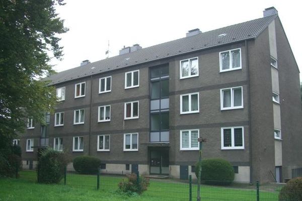frisch renovierte Whg. mit Balkon in gepfl. 6-Familien-/Doppelhaushälfte in Dortmund-Sölde