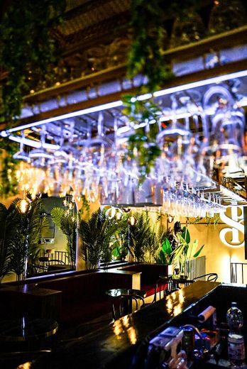 „Nowo wyremontowany bar-lounge w Ludwigsburgu – elastyczne wykorzystanie – poszukiwany nowy najemca” – Theke/Hauptbereich