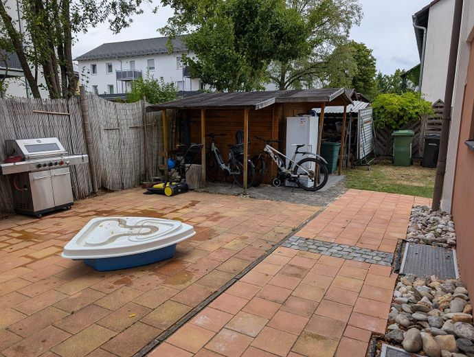 Gepflegte 6 Zimmer 152 qm DDH mit Garage und Garten in 91088 Bubenreuth – Nordterasse