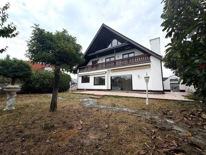 Großes Architektenhaus inkl. Garage u. Garten * in Altlußheim – Aussenansicht