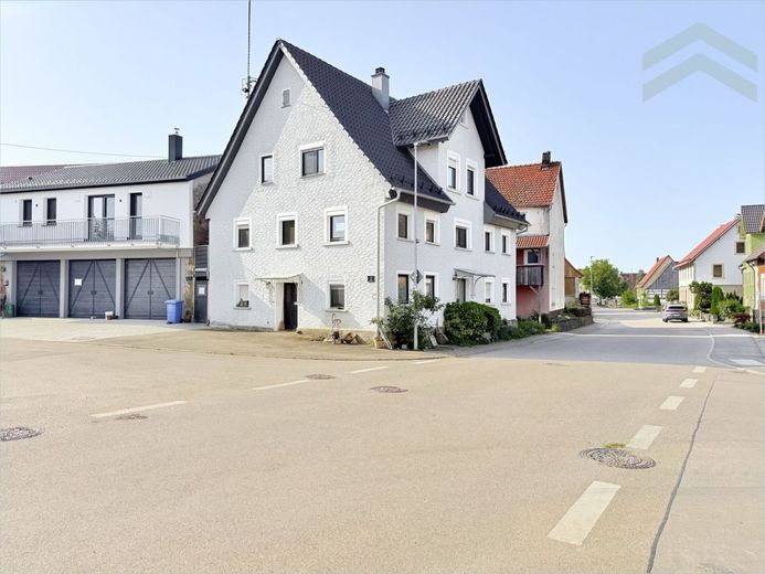 Familienhaus mit Charme &amp; Ausbaupotenzial, 2017 saniert – Ansicht