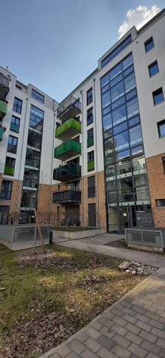Luminoso piso de obra nueva de 97 m² de 2019 en Lichtenberg: 3 habitaciones, 2 balcones, ascensor, calefacción por suelo radiante, sin comisión, disponible para ocupar – Foto 3