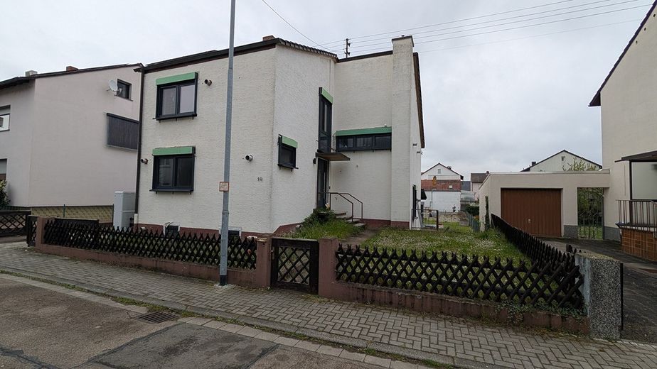 Modernisiertes Familienhaus mit Pool, Sauna, Smart Home & PV-Anlage – Foto 1