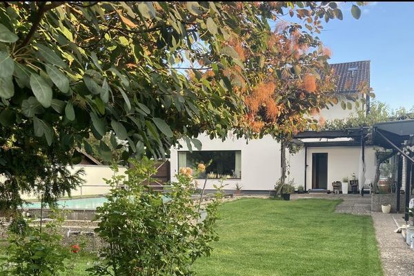 Traumhaftes Zweifamilienhaus mit Garten, Waldblick, Pool, Sauna & Mieteinnahmen