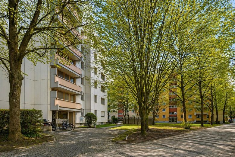 Selten in München: Uneinsehbare Wohnung mit Balkon ins Grüne – Eingangsbereich