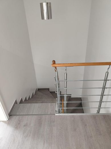 3-Zimmer Etagenwohnung mit Balkon in Tornesch zum Verkauf – Treppe von oben
