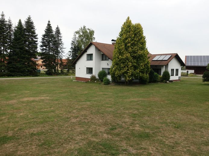 Großzügiger Bungalow auf weitläufigem Grundstück – und optionaler Pferdehaltung – Ansicht von Süden