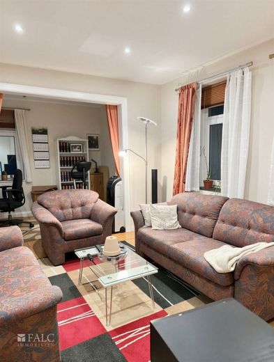 Mehrfamilienhaus mit 4 Wohnungen - Eigennutzung &amp; Kapitalanlage kombinierbar – Wohnzimmer und Essbereich 4